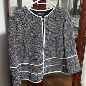 This blazer perfect to cover your body